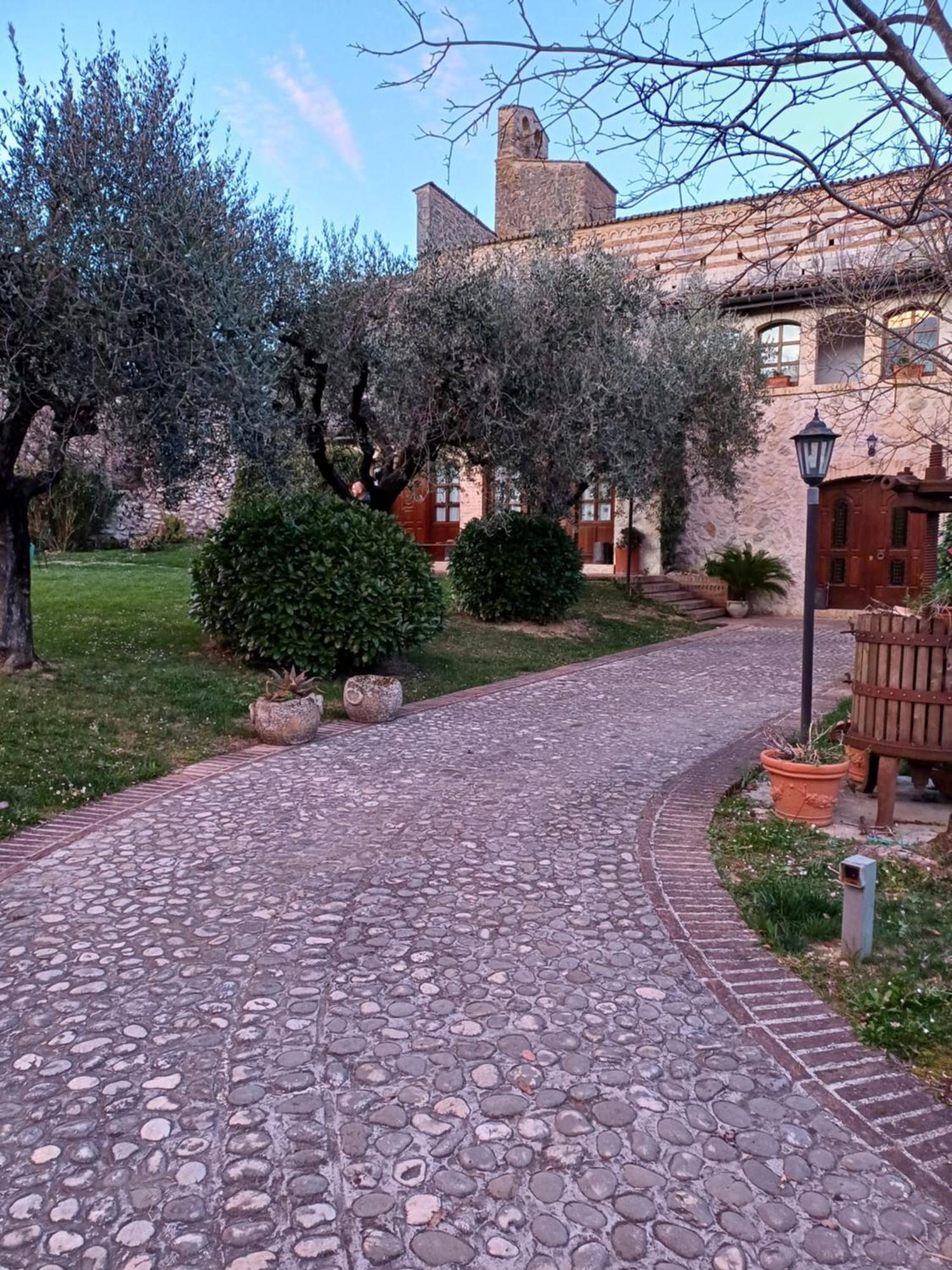 Agriturismo San Giovanni Ad Insulam Isola del Gran Sasso dʼItalia Exteriör bild