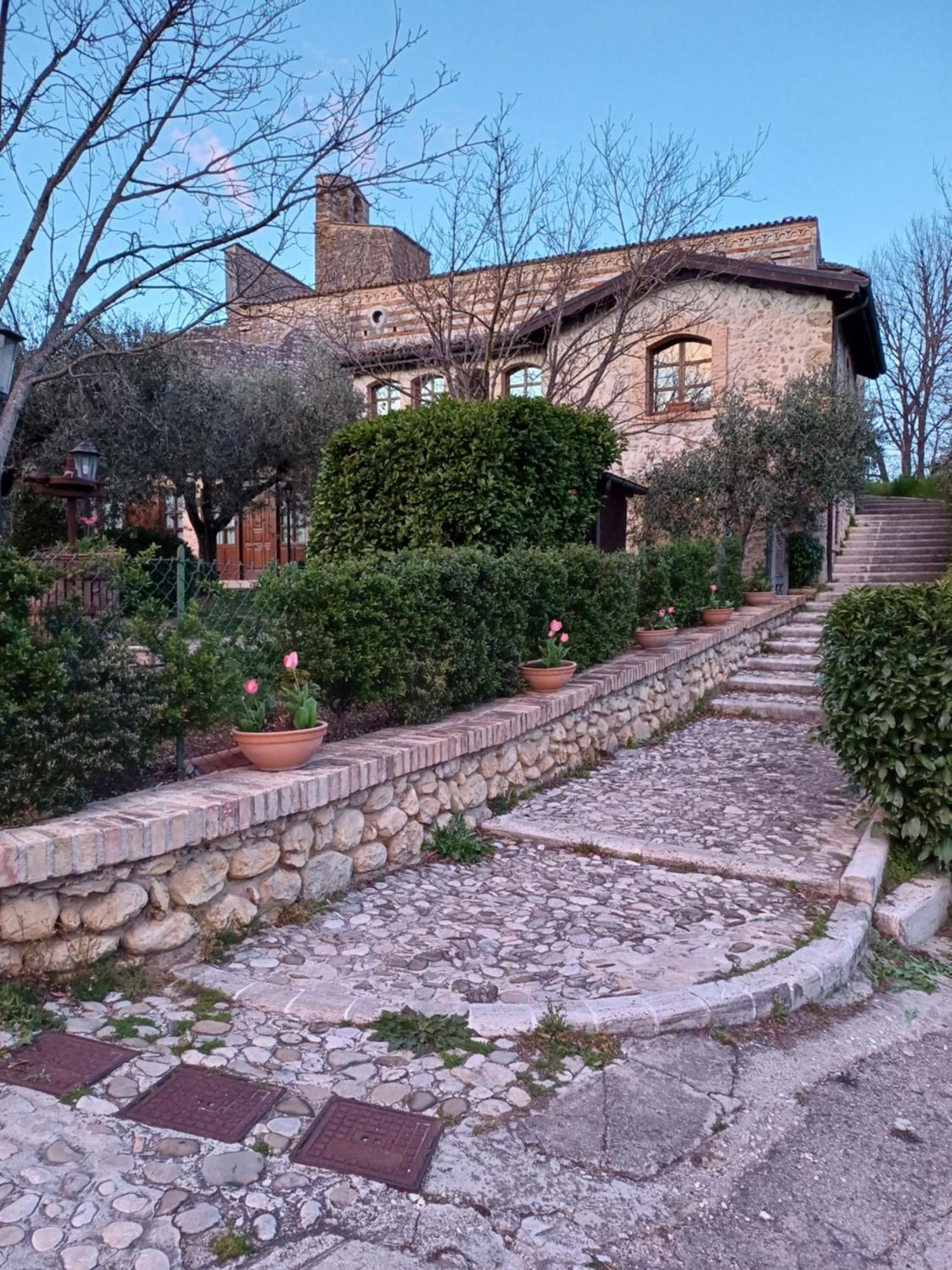 Agriturismo San Giovanni Ad Insulam Isola del Gran Sasso dʼItalia Exteriör bild