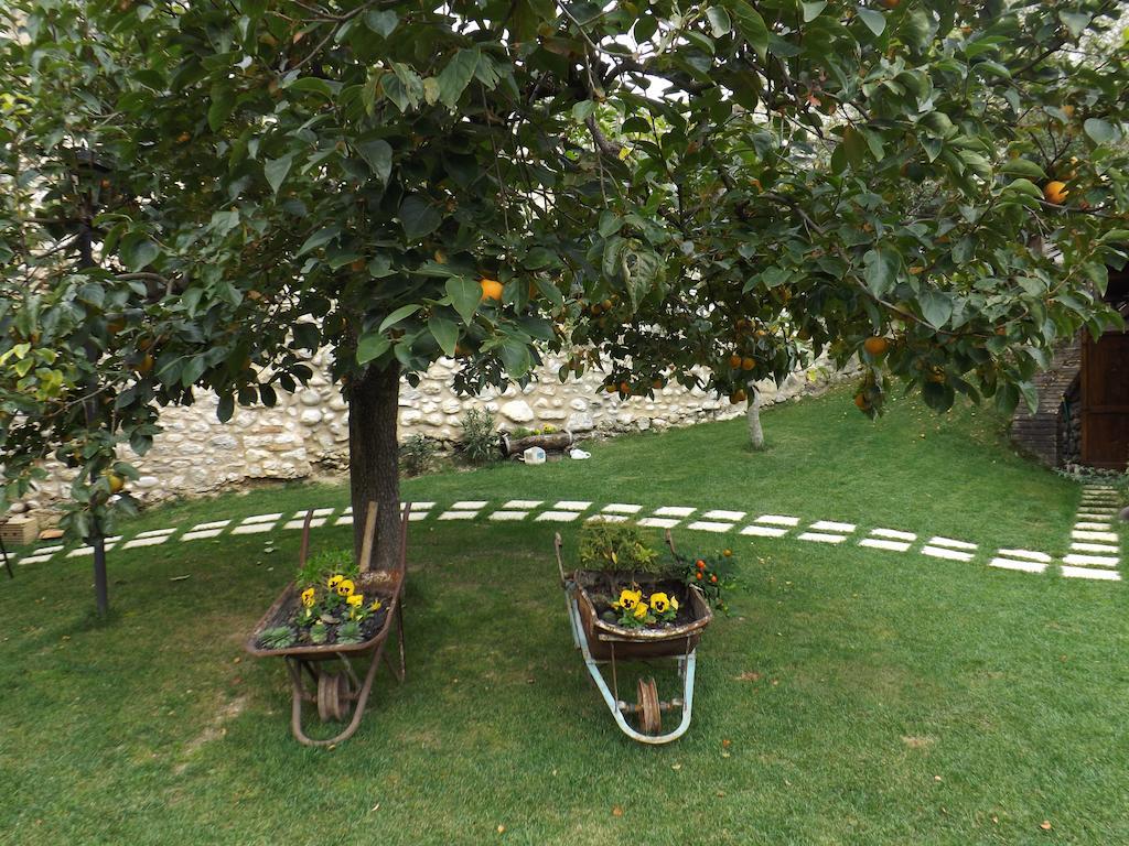 Agriturismo San Giovanni Ad Insulam Isola del Gran Sasso dʼItalia Exteriör bild