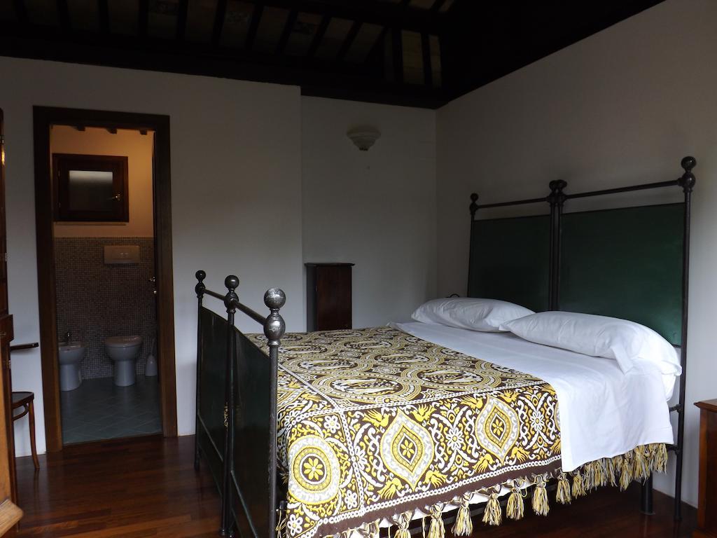 Agriturismo San Giovanni Ad Insulam Isola del Gran Sasso dʼItalia Rum bild