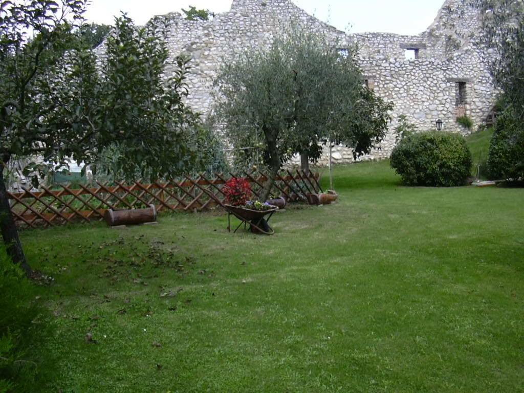 Agriturismo San Giovanni Ad Insulam Isola del Gran Sasso dʼItalia Exteriör bild