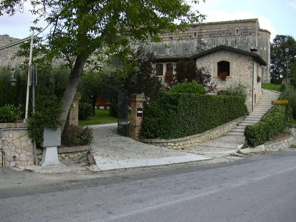 Agriturismo San Giovanni Ad Insulam Isola del Gran Sasso dʼItalia Exteriör bild