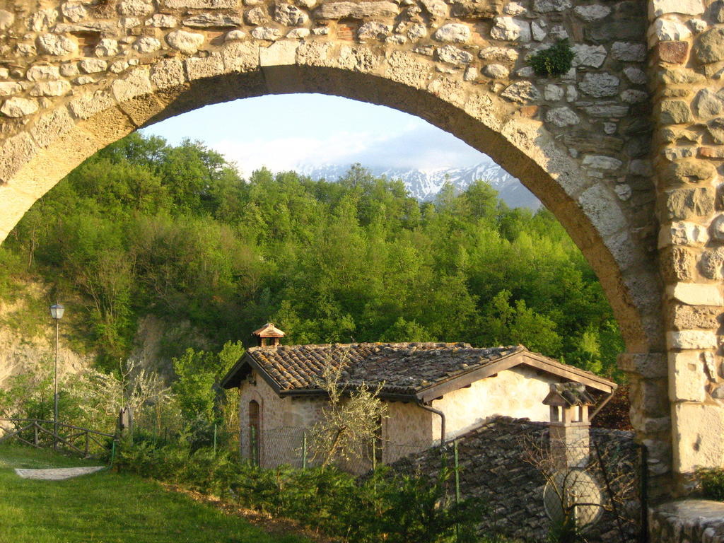 Agriturismo San Giovanni Ad Insulam Isola del Gran Sasso dʼItalia Exteriör bild